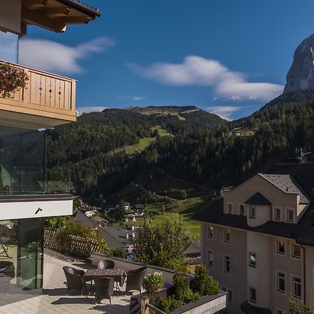 Hotel Garni Gardena - Appartments Santa Cristina Val Gardena ภายนอก รูปภาพ