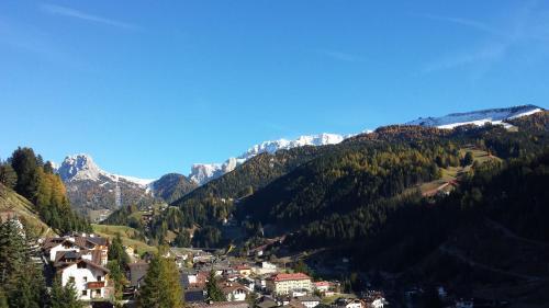Hotel Garni Gardena - Appartments Santa Cristina Val Gardena ภายนอก รูปภาพ