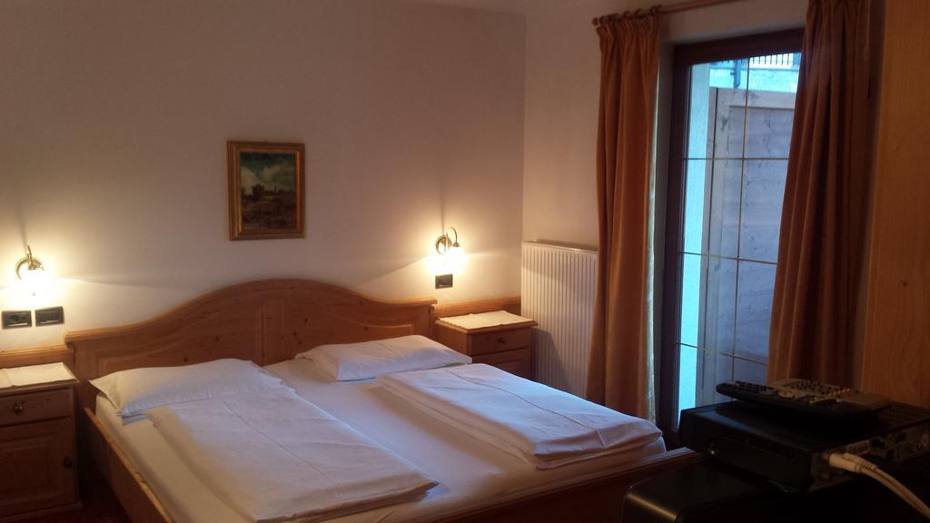 Hotel Garni Gardena - Appartments Santa Cristina Val Gardena ห้อง รูปภาพ