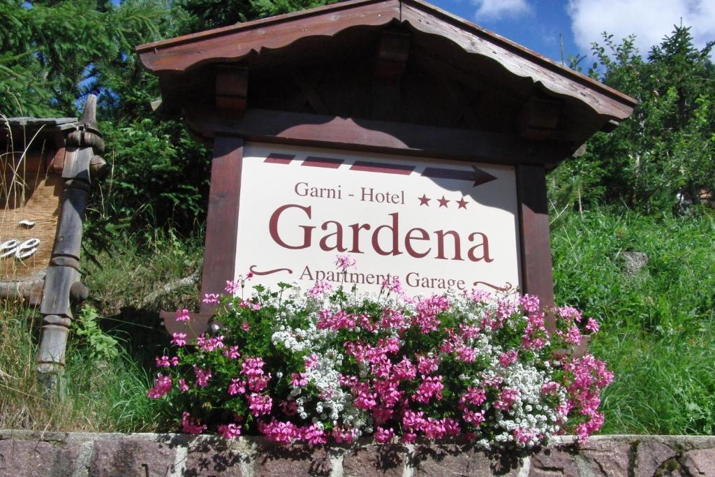 Hotel Garni Gardena - Appartments Santa Cristina Val Gardena ภายนอก รูปภาพ