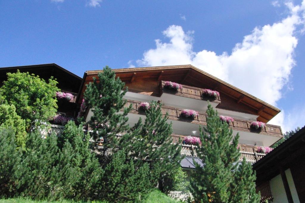 Hotel Garni Gardena - Appartments Santa Cristina Val Gardena ภายนอก รูปภาพ