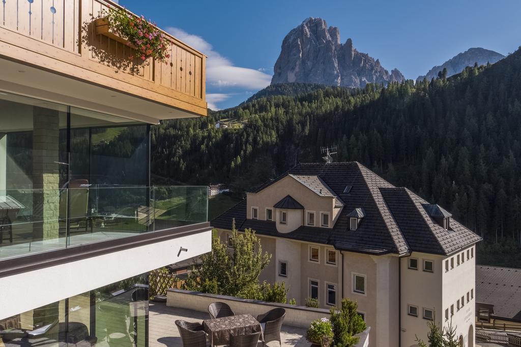 Hotel Garni Gardena - Appartments Santa Cristina Val Gardena ภายนอก รูปภาพ